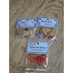 Vintage Buttons Dress It Up Buttons  Bird Houses Cardinals Birds NOS New Flowers